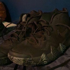 Kylie 4 Black and Grey